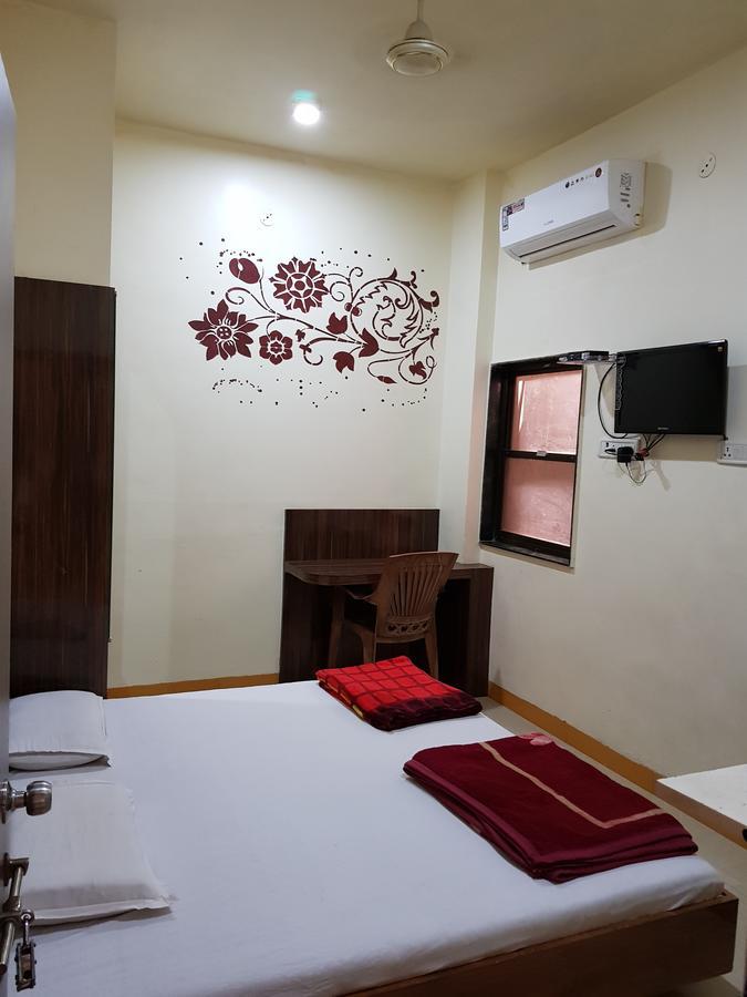 Hotel Shri Radhe Krishna Godarpura Zewnętrze zdjęcie